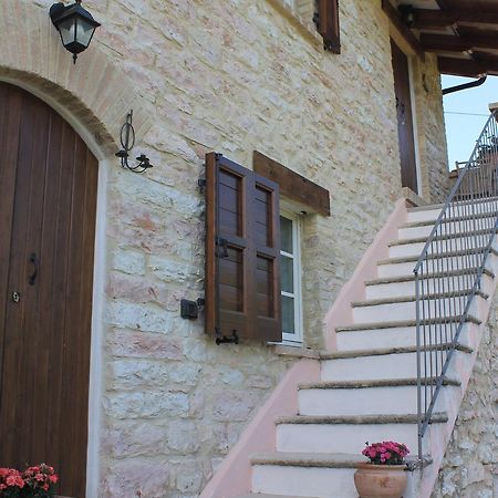 B&B Il Poggetto Serra SantʼAbbondio Exteriör bild