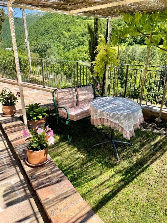 B&B Il Poggetto Serra SantʼAbbondio Exteriör bild