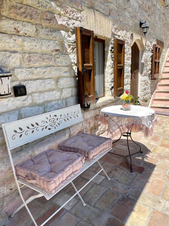B&B Il Poggetto Serra SantʼAbbondio Exteriör bild