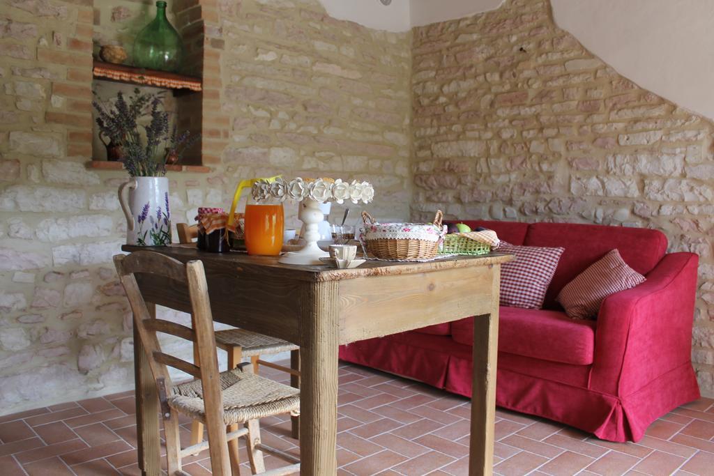 B&B Il Poggetto Serra SantʼAbbondio Exteriör bild