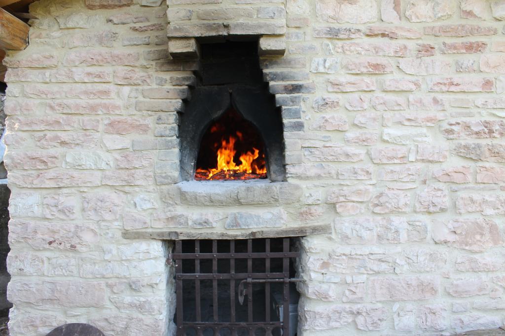 B&B Il Poggetto Serra SantʼAbbondio Exteriör bild